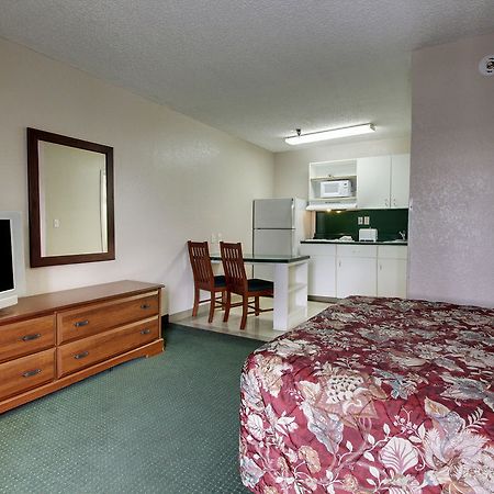 Intown Suites Extended Stay Raleigh Nc - Capital Blvd Екстер'єр фото
