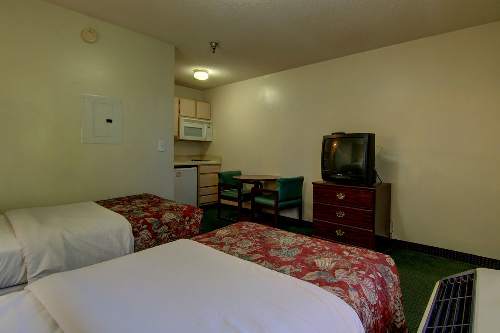 Intown Suites Extended Stay Raleigh Nc - Capital Blvd Екстер'єр фото