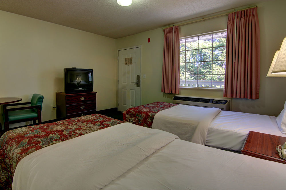 Intown Suites Extended Stay Raleigh Nc - Capital Blvd Екстер'єр фото